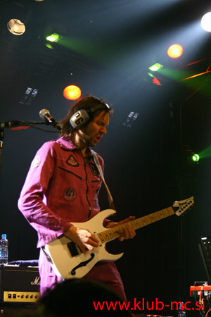 PAUL GILBERT_014