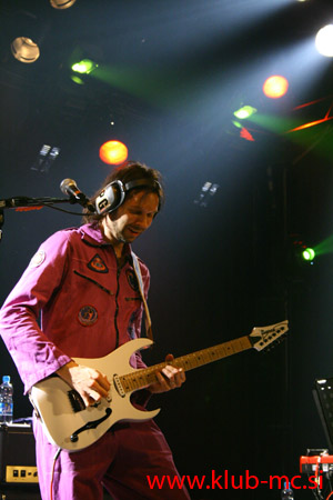 PAUL GILBERT_017