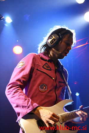 PAUL GILBERT_039