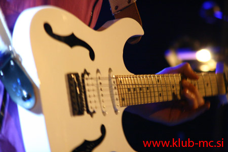 PAUL GILBERT_042