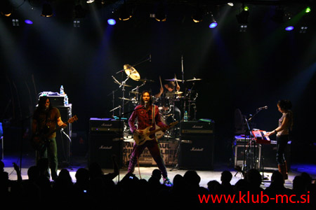 PAUL GILBERT_057