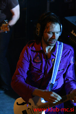 PAUL GILBERT_070