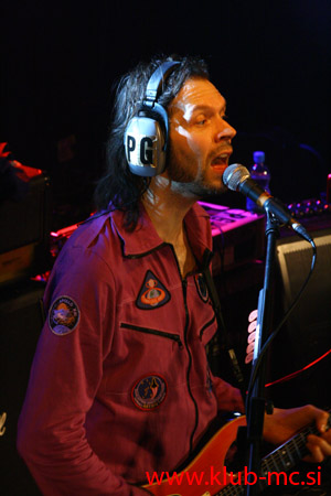 PAUL GILBERT_081