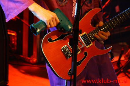 PAUL GILBERT_084