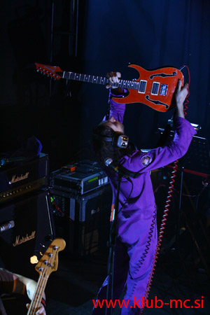 PAUL GILBERT_085