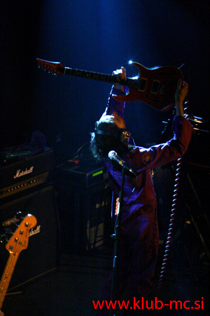 PAUL GILBERT_088