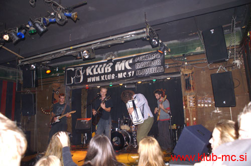 20091010_GrooveScientists_JerryBlueberry_30