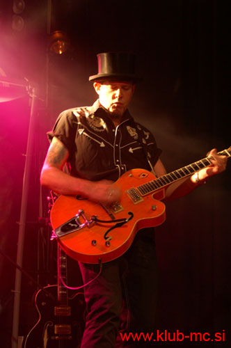 20101027_BigJohnBates_VooDooDollz_15