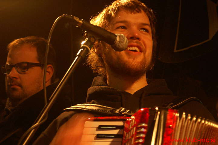 20110319_HappyOlMcWeasel_28