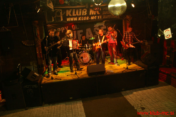 20110319_HappyOlMcWeasel_34