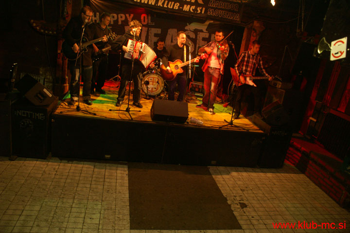 20110319_HappyOlMcWeasel_35