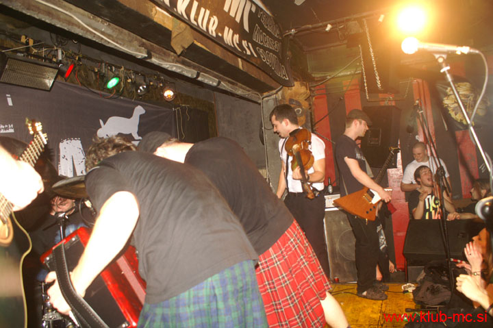 20110319_HappyOlMcWeasel_74