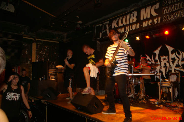 20110924_Absurdity_SilenceBefore_78
