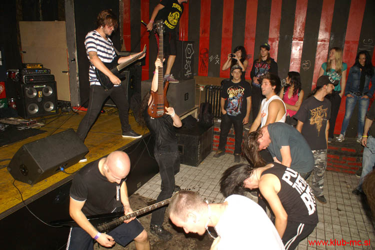 20110924_Absurdity_SilenceBefore_86