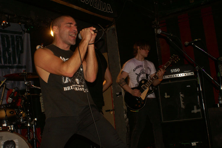 20111119_AtlasLosingGrip_MoRrons_18