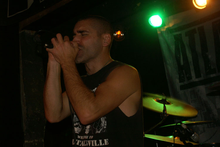 20111119_AtlasLosingGrip_MoRrons_35